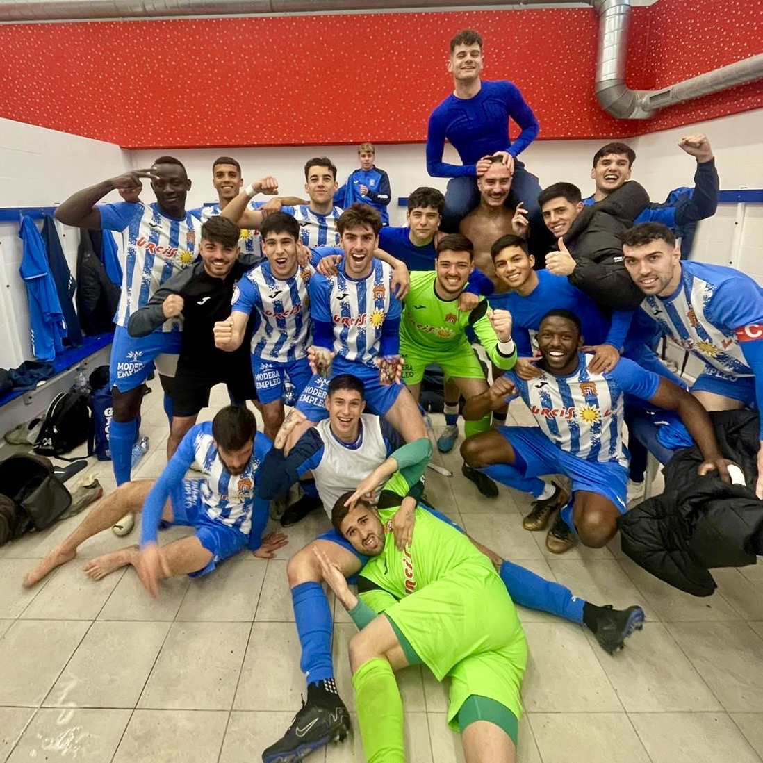 | FILIAL |

SAN 0-2 AGU

Nuestros chicos consiguen una valiosa victoria a domicilio que nos mantiene en la lucha con el objetivo del play-off.
Xavi y Gonzalo Issa fueron los autores de los tantos blanquiazules.

#𝗨́𝗻𝗲𝘁𝗲𝗔𝗡𝘂𝗲𝘀𝘁𝗿𝗮𝗜𝗹𝘂𝘀𝗶𝗼́𝗻💙🤍