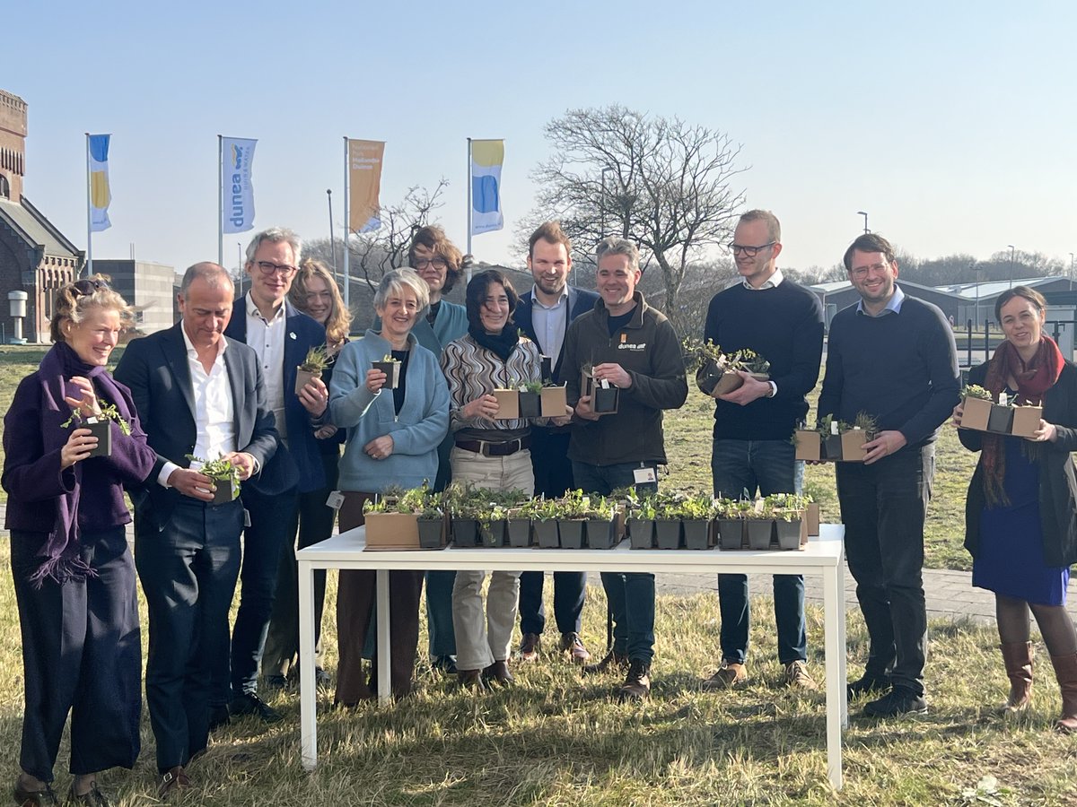 #NPHD bestuurders roepen inwoners op tuinen te vergroenen met inheemse soorten. Mooi en makkelijk! Want de soorten doen het automatisch goed en hebben weinig verzorging nodig. groenetuinen.nu biedt gratis ontwerpen. Zo kan je snel aan de slag, ook zonder groene vingers 😉