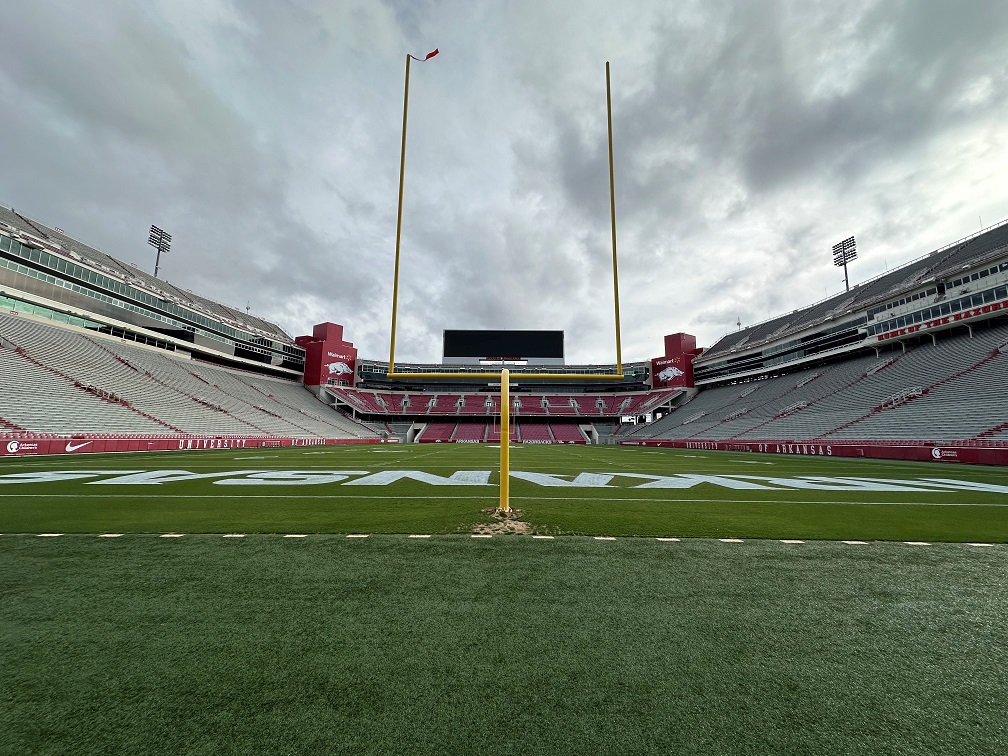 HMMDFW's tweet image. Recruiting season is in full swing! Last week, Shareholder Michelle Boozer and Senior Alec Sukenik visited the University of Arkansas for the Beta Alpha Psi Meet the Employer event to recruit some razorbacks to join the HM&amp;amp;M team. #UniversityofArkansas #GoRazorbacks