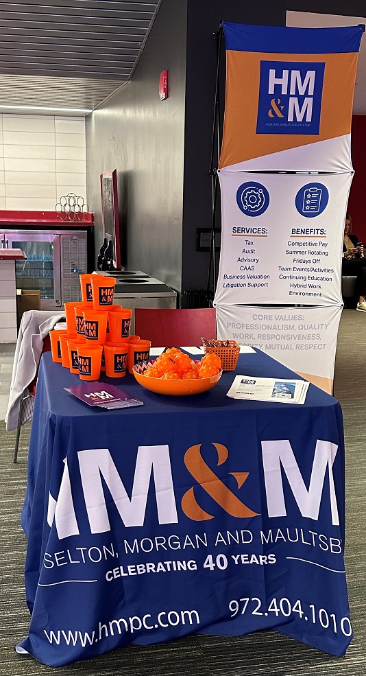 HMMDFW's tweet image. Recruiting season is in full swing! Last week, Shareholder Michelle Boozer and Senior Alec Sukenik visited the University of Arkansas for the Beta Alpha Psi Meet the Employer event to recruit some razorbacks to join the HM&amp;amp;M team. #UniversityofArkansas #GoRazorbacks