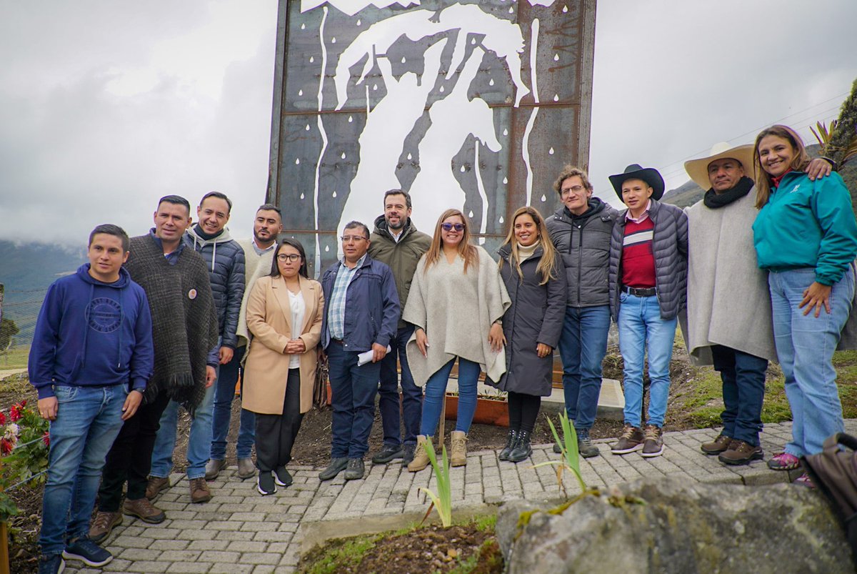 CCalderonRA's tweet photo. ¡Esto es histórico! Tras décadas de conflicto, Sumapaz fue reconocido como un territorio sujeto de reparación colectiva. Estoy segura que la Administración de @CarlosFGalan seguirá trabajando para cerrar las brechas entre la Bogotá rural y la urbana, y entre todos aportaremos a la reconciliación.