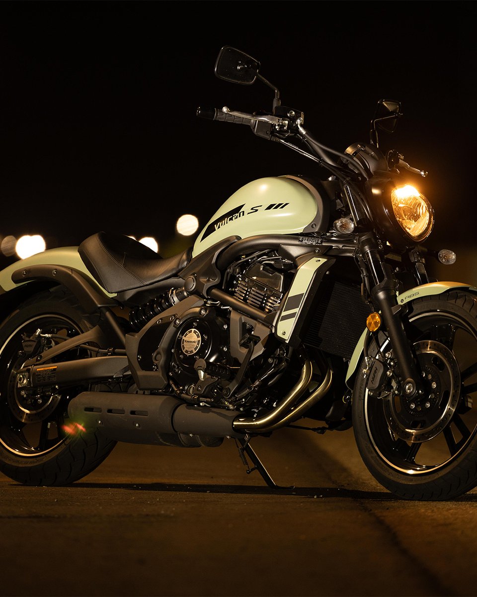 KawasakiUSA's tweet image. At home in the big city or small town, the #VulcanS is the just-right cruiser with a sportbike heart and country soul. #GoodTimes #Kawasaki