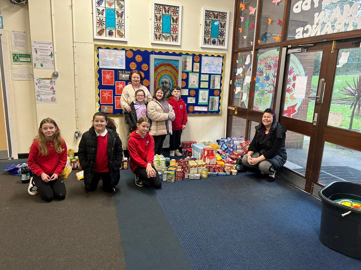 KaymacMarine's tweet photo. We teamed up with a local Primary School for a food bank donation to stock the Penderry Foodbank, ready to support families during the half-term. 
#kaymacpeople #supporting #local https://t.co/NNtfM4F1q0