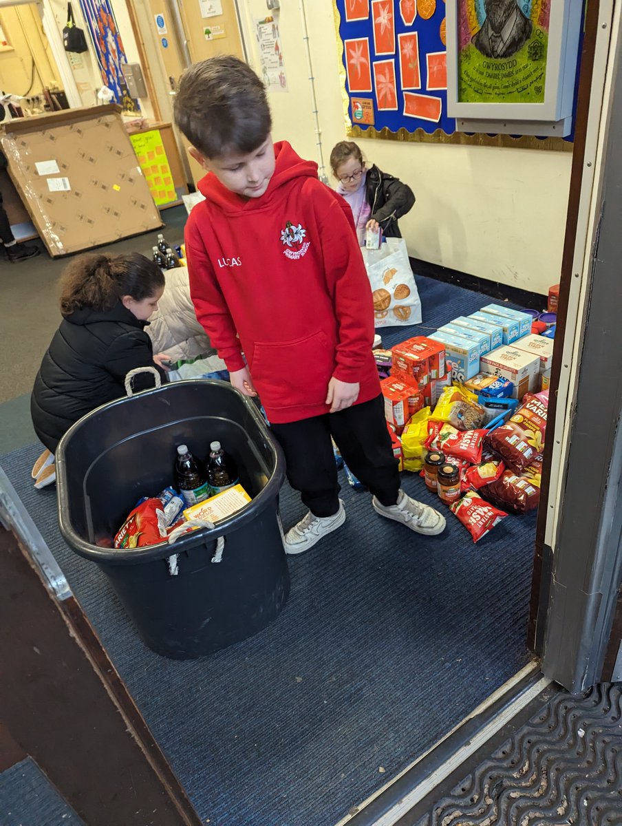 KaymacMarine's tweet photo. We teamed up with a local Primary School for a food bank donation to stock the Penderry Foodbank, ready to support families during the half-term. 
#kaymacpeople #supporting #local https://t.co/NNtfM4F1q0