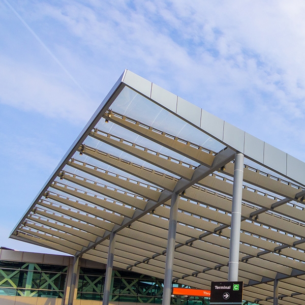 #DYK Boston Logan's Terminal C Canopy provides more weather protection and natural light at the terminal entrance. It also includes 10,000 square feet of new rooftop solar panels, estimated to generate enough electricity to power 12 homes per year.