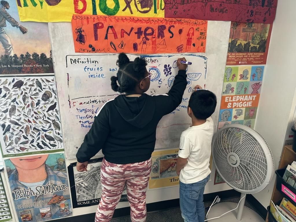 Students are learning new vocabulary by filling out a Frayer model together!  #dualschool #frayermodel #collaboration