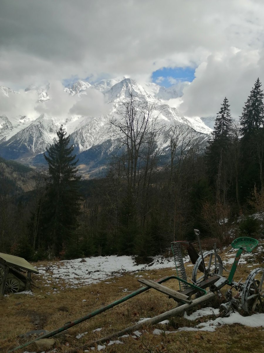 BryonyHobden's tweet image. The most dreamy conference venue. Delighted to be here at Ecolé de Physique des Houches, and very content after a post lunch ramble. Quite surreal waking up to this beauty having arrived in the dark yesterday. Tomorrow I talk about Dansgaard - Oeschger events!