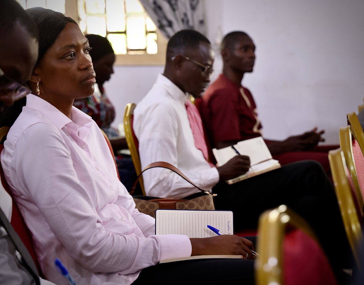 PAAPP lancé à l'<a href="/ENAM/">enam</a> par S.E.M. Bruno Foucher!
11 mars : Début du PAAPP, fusionnant fonctionnaires et société civile pour enrichir savoirs et compétences. 15 femmes sur 50 participants entament une formation rigoureuse de 69 jours + stage, visant à impacter le futur de la #RCA.