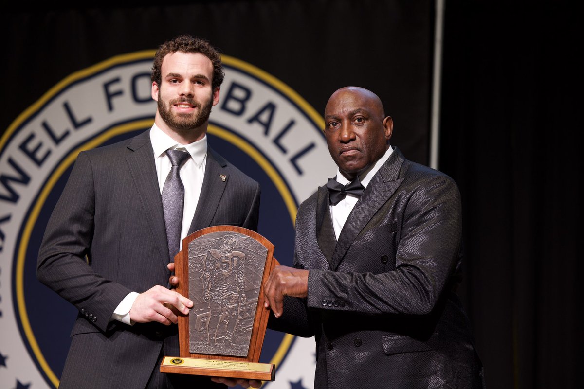 The 29th Annual Chuck Bednarik Award winner 🏆 #MaxwellFootball #MFCGala2024