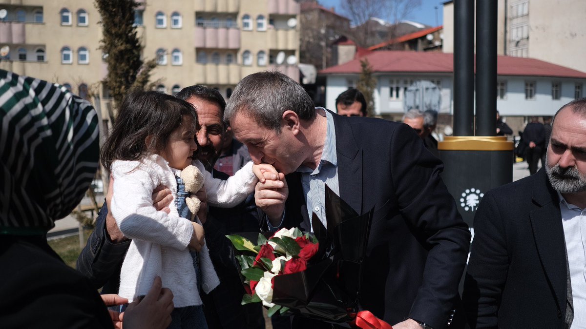 Bakırhan: Said-i Nursi’nin torunları olarak bunlara kırmızı kart gösterin

Eş Genel Başkanımız Tuncer Bakırhan, yerel seçimler çalışmaları kapsamında bugün Bitlis ve Muş’taydı:

demparti.org.tr/tr/bakirhan-bi…