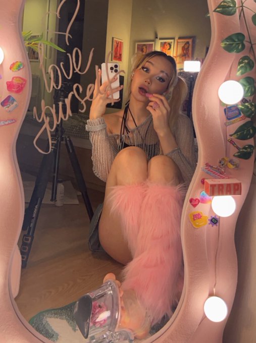 Loving yourself ? 💕 https://t.co/Bo9Rgt4x7u<a href="/tag/cosplay"class="tags"><span>#cosplay</span></a><a href="/tag/android"class="tags"><span>#android</span></a>