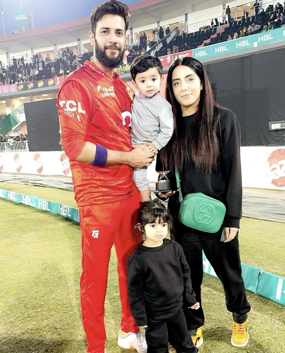 Cricketer Imad Wasim with his wife Sannia and kids after a PSL match ✨

#ImadWasim #FamilyGoals #PSL