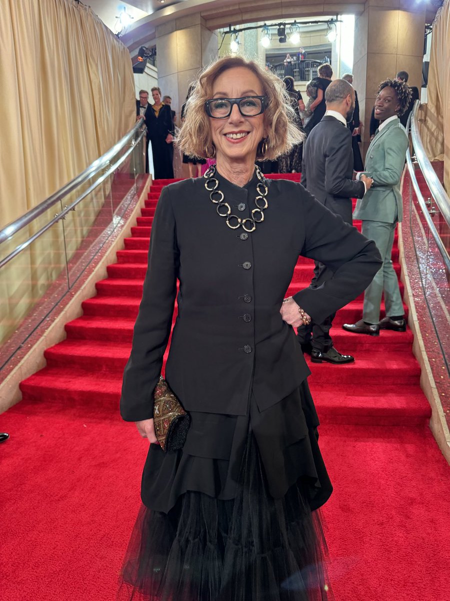 It was very special to be honored with an Oscar for my ongoing work supporting artists ⁦@sundanceorg⁩! The Jean Hersholt Humanitarian Award is beyond meaningful. And, lots of fun to be at the Academy Awards last night celebrating all the nominees and our love of cinema.