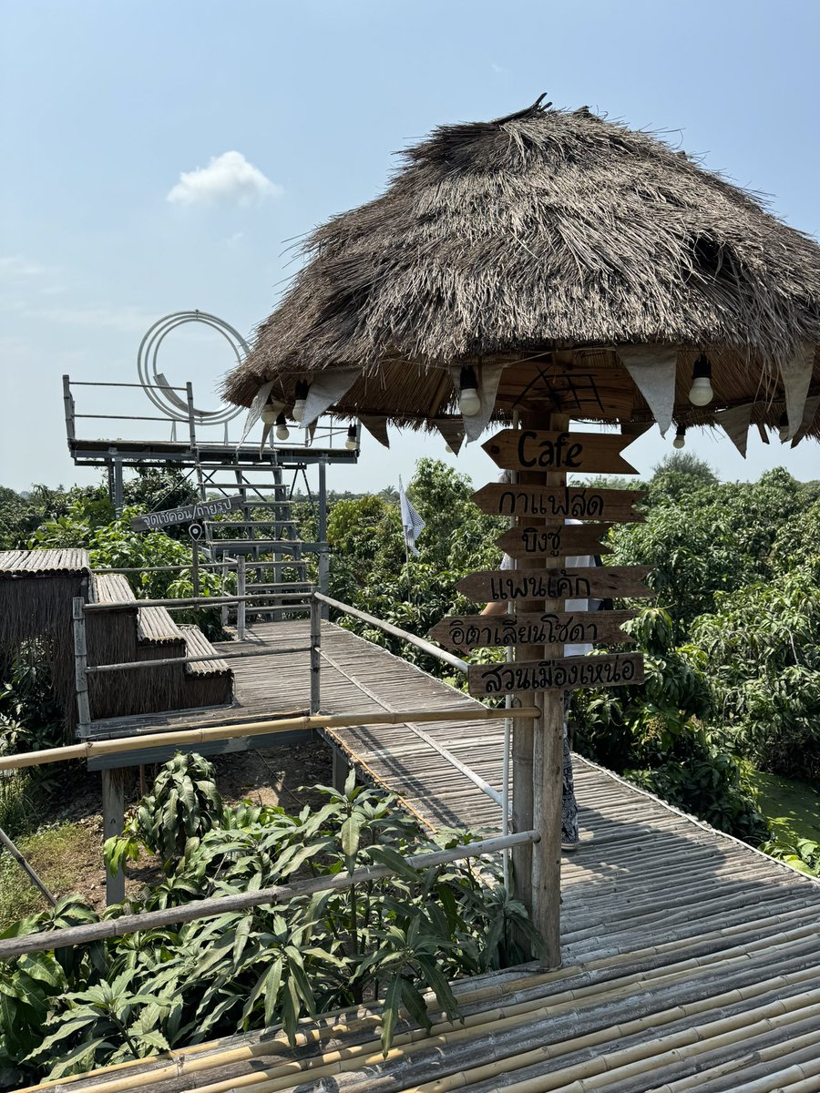 Pukpiknco's tweet photo. วันหยุดขับรถออกไปเที่ยวตจว แวะทานข้าว ร้านกาแฟเมืองเหน่อ กว้างขวาง บรรยากาศดี มีมุมให้ถ่ายรูปเยอะ อาหารอร่อย ที่จ. สุพรรณบุรี เลยงับ
.
#รีวิวคาเฟ่ #คาเฟ่สุพรรณบุรี #สุพรรณบุรี #ร้านกาแฟ https://t.co/z6l4Tkok6Y