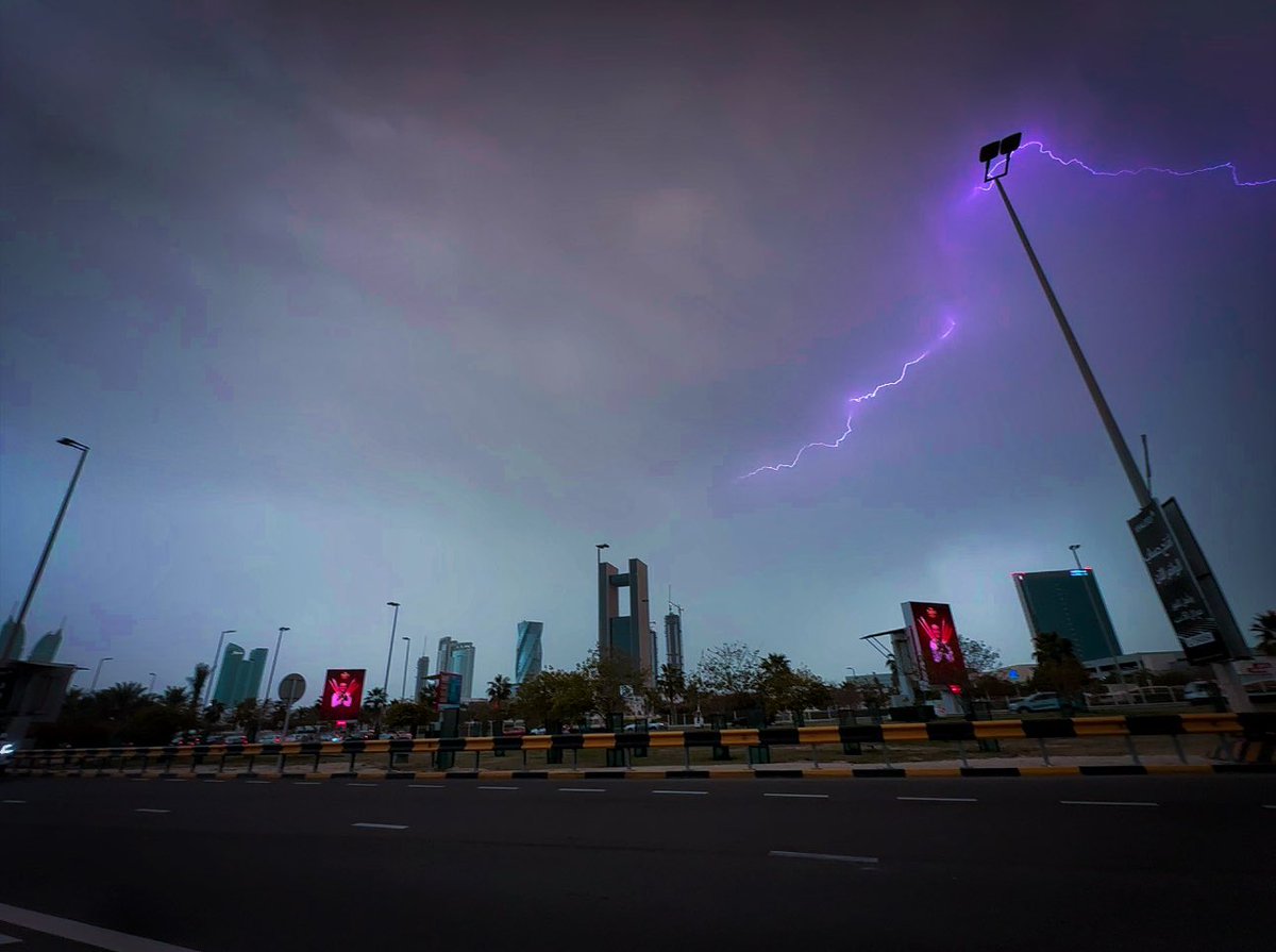 on a drive home .. #bahrain  #lightning