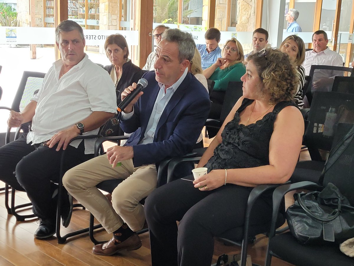 PlenaMunicipios's tweet photo. De la actividad participan integrantes de Concejos Municipales del este del país así como integrantes de gobiernos departamentales y del @cintendentesuy
@ADELANTE_UE_ALC @AMHON1 @FELCODE #mancomunidades #Adelante2 #Agenda2030 #cooperaciontriangular https://t.co/9ENThUHMK6