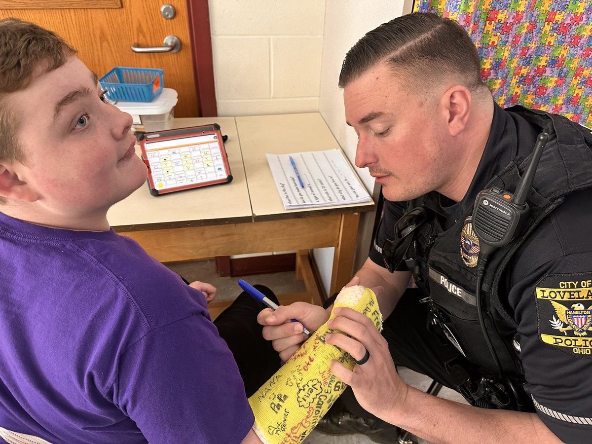 Thanks to our favorite Loveland Officers for taking time to make this guys day! #beLOVEland
<a href="/Loveland_HS/">Loveland High School</a> <a href="/lhs_transition/">Loveland Transition Program</a> <a href="/LovelandTigers/">Loveland Tigers</a> <a href="/LovelandPolice/">LPD</a> <a href="/TigerSupt/">Mike Broadwater</a>