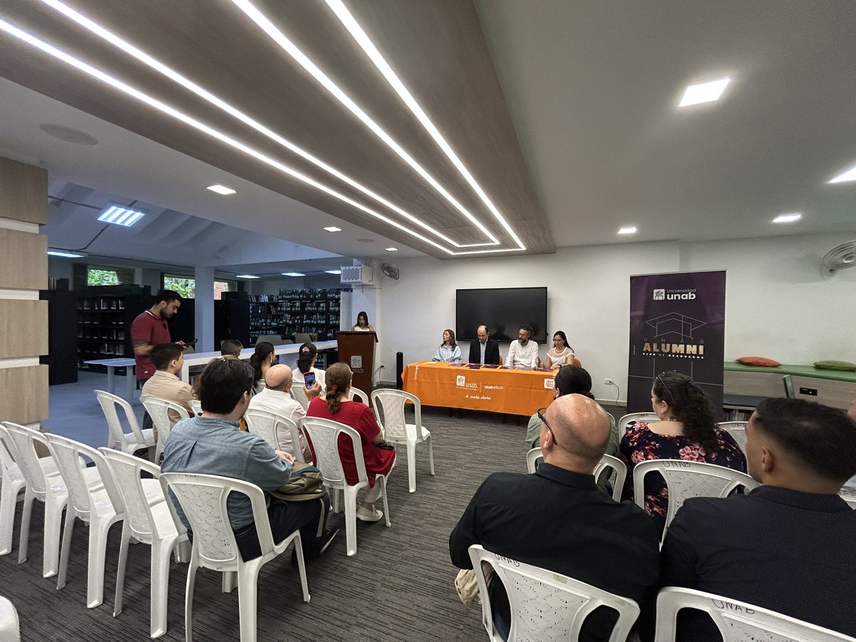 unab_online's tweet image. En reconocimiento a sus excelentes resultados, la U les concedió a cada uno de ellos becas para avanzar en sus estudios de pregrado o posgrado. 🏆📚

#OrgulloUNAB