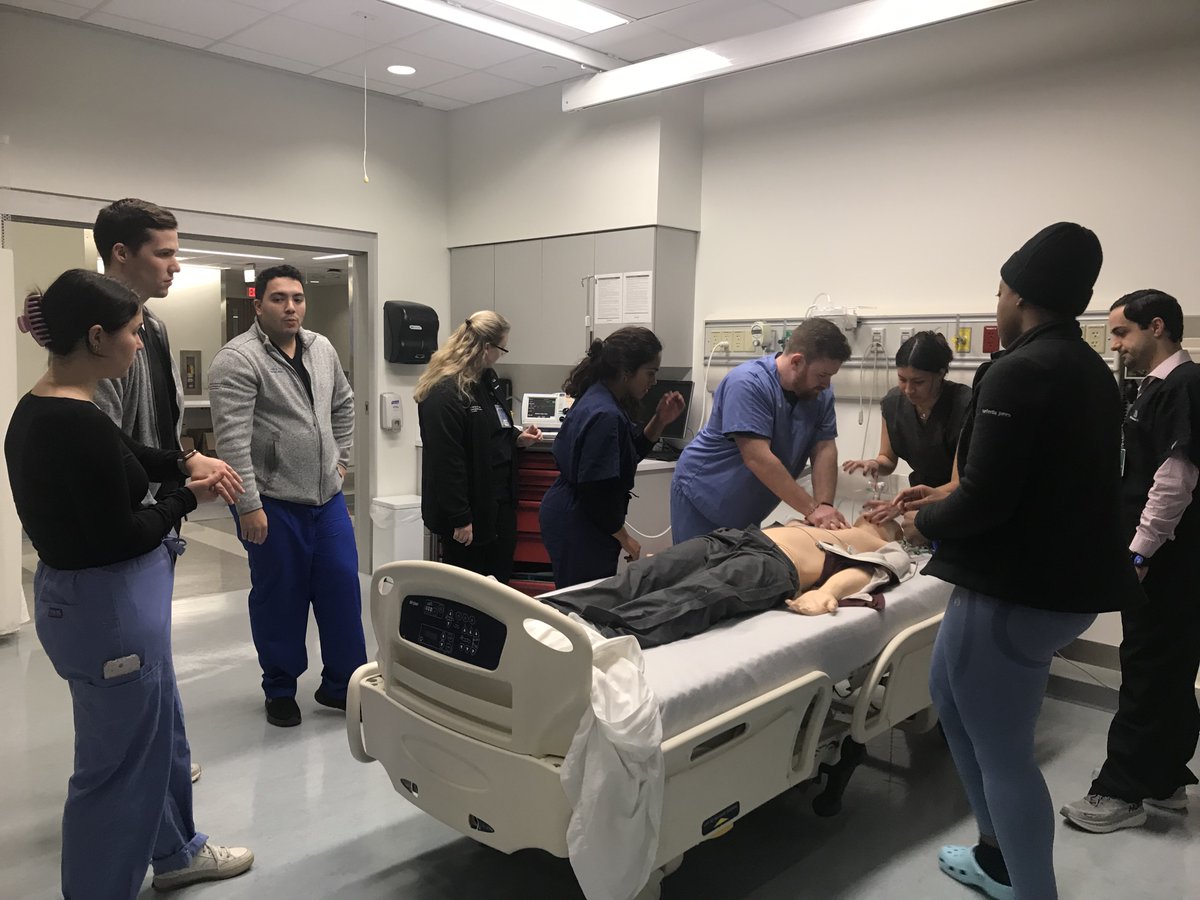 Passed on the torch to the new AIG as we hosted our second Anesthesiology Focused curriculum for M1 and M2 students! Our stations included: intubation, IVs and lines, ICU code scenario, and OR set up! Happy to see my fellow peers interested in anesthesiology👏😊