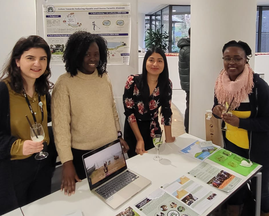 A shoutout to all the fantastic women in our team! Without them no public outreach about our #citizenscience and @AtrapU project at @Scivil_Flanders So grateful 🙏 #InternationalWomensDay2024 @imecVlaanderen @africamuseumbe