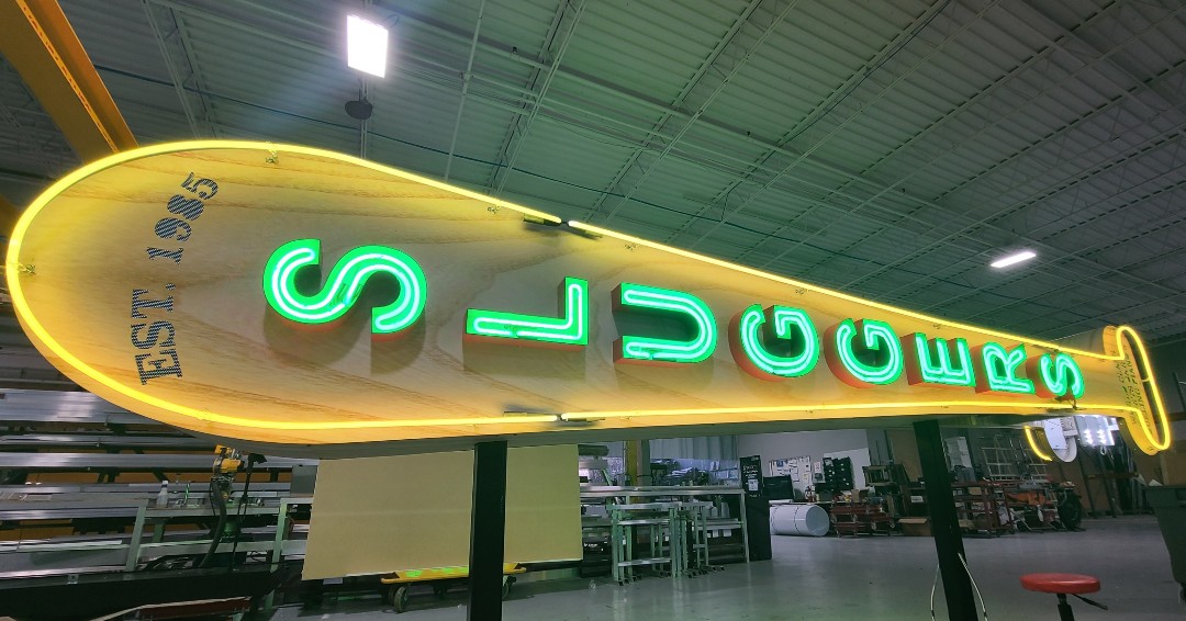 OmegaSignChicag's tweet image. 🌟 Dive into the dazzling world of neon signs with us! From their humble beginnings in the early 20th century to becoming iconic symbols of nightlife and advertising, these bright lights have evolved in style and technology over the years.💡 #NeonSigns #History #EvolutionOfLight