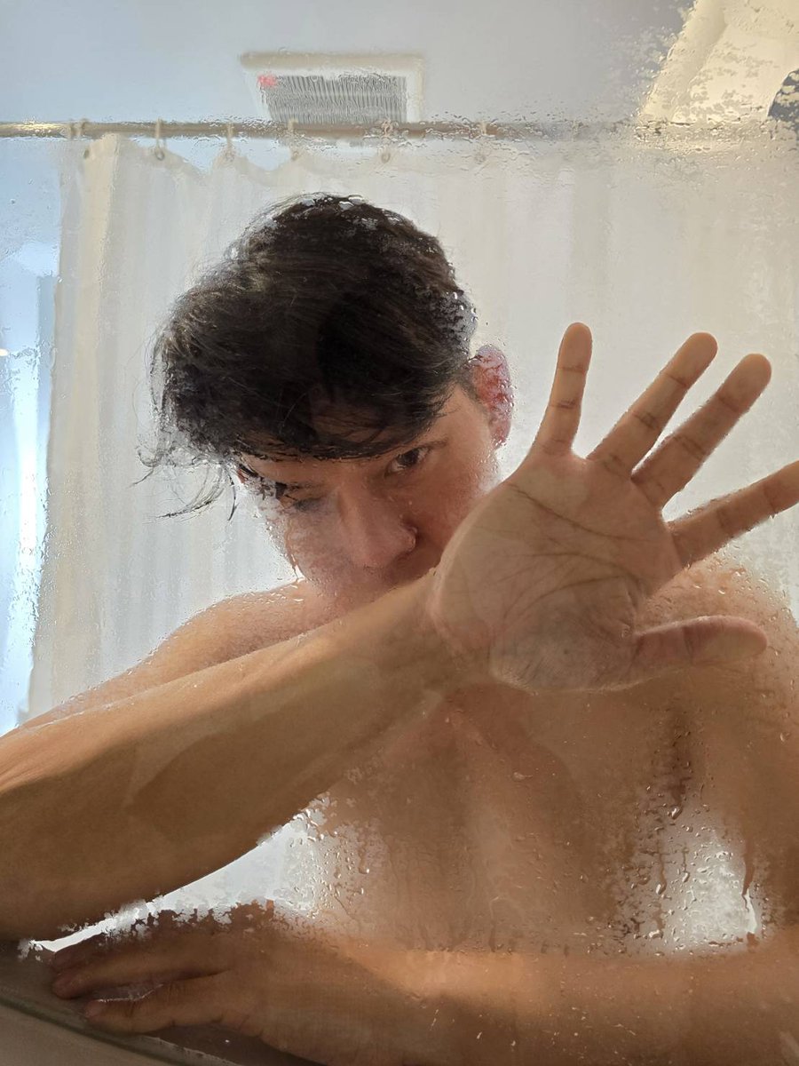 Modseyeview's tweet image. อาบน้ำกัน

📸 @WasinTree