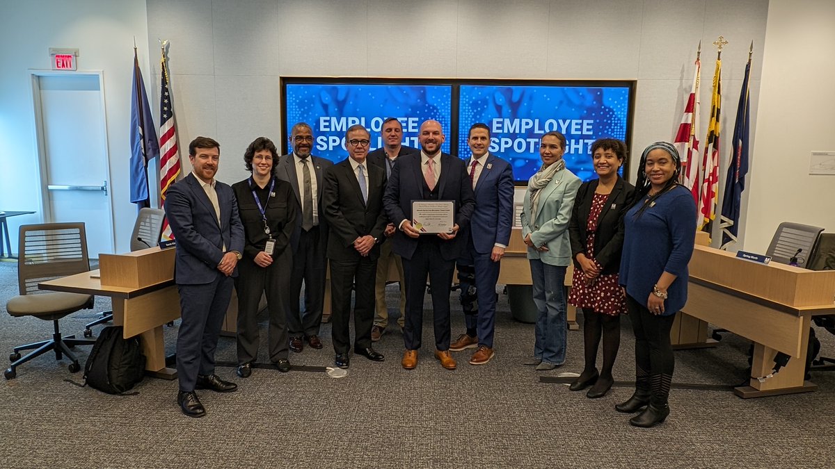 Congrats to Sr. Det. Twentymon, recognized by Metro’s board, for his dedication to the safety of customers & employees. Det. Twentymon is responsible for multiple suspects being identified & arrested following an armed robbery/shooting, ensuring justice for the victim. #wmata