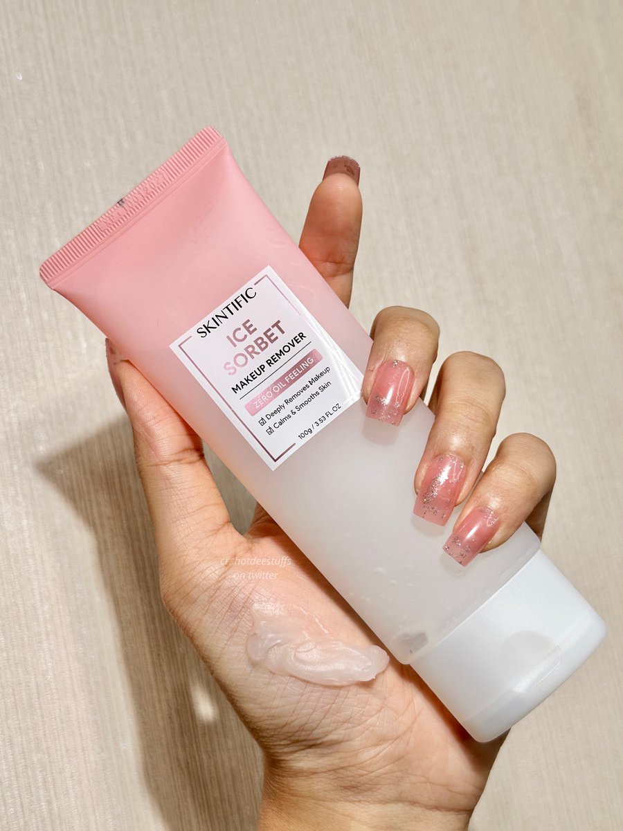 hotdeestuffs's tweet image. Gileee.. produk barunya skintific si ice sorbet makeup remover ini, kok unik ya?! gak berminyak dan afternya kerasa dingin, teksturnya kayak ice cream sorbet. Kena mata juga gak perih lho. Keren banget 🥺