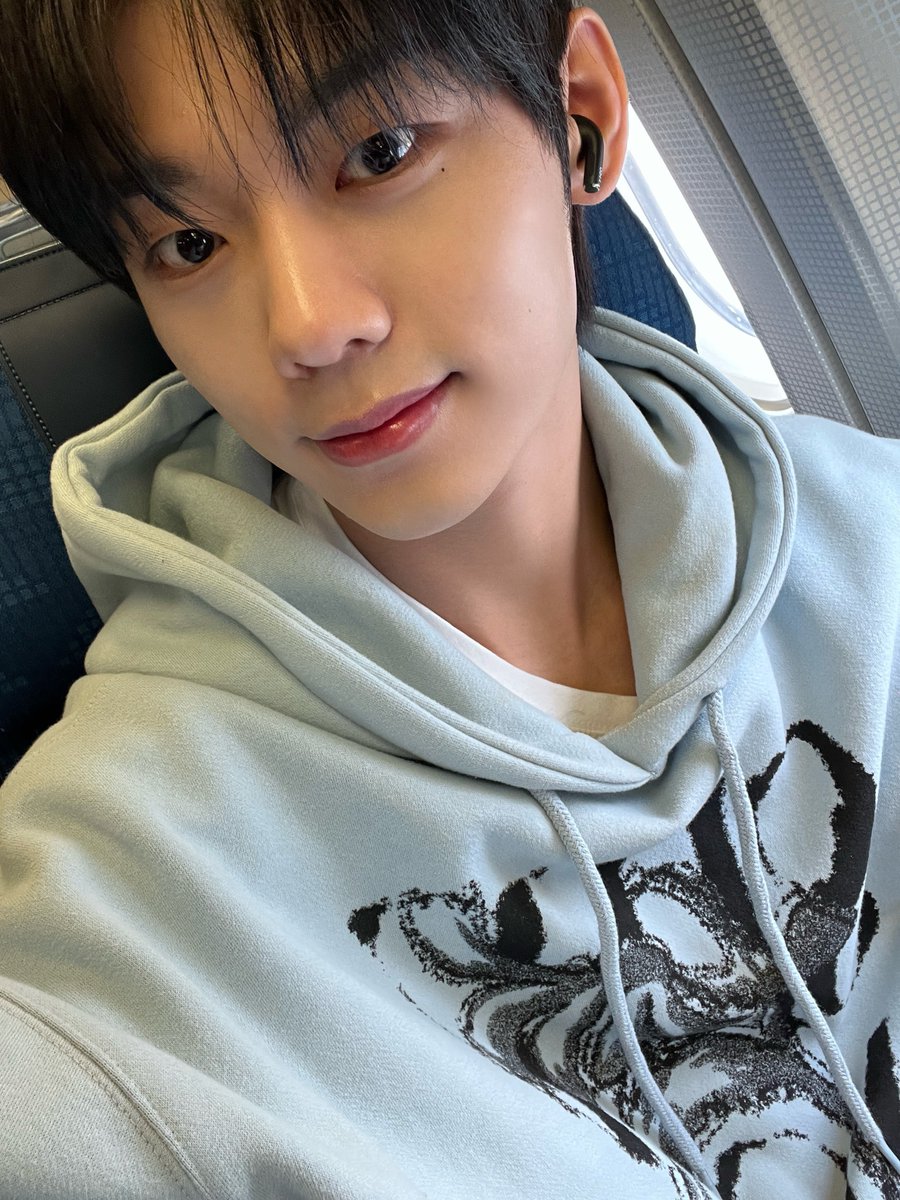 냥 tweet media
