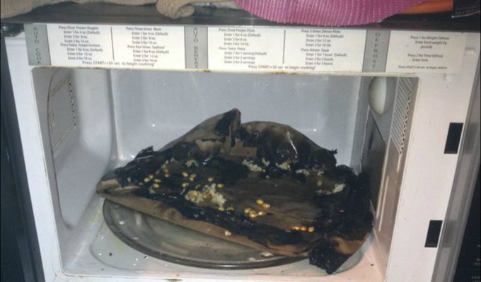 0xvernon's tweet photo. Took a few days off from cooking. Just wanted some popcorn. 

People burn microwave popcorn all the time, right? https://t.co/yoBvx1OpDr