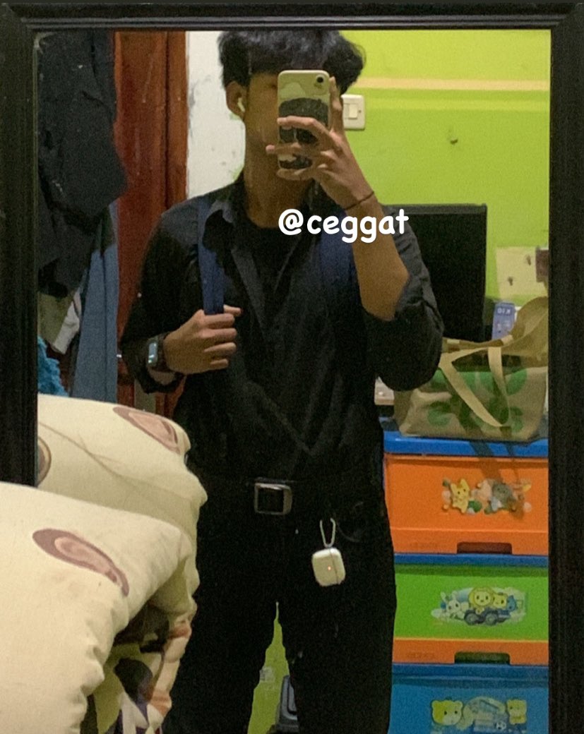 “Boys don’t take selfies”

yes, and?