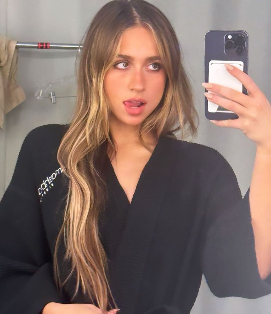 KTOMYEXES's tweet photo. ⠀ 
Halle via Instagram Stories. 📸. 
⠀ https://t.co/JqktiM2xzA