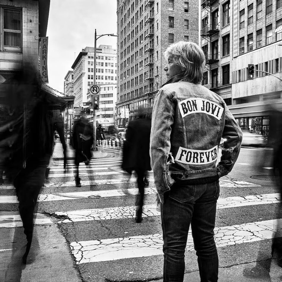 telestereonic's tweet photo. ⭐️ El próximo 7 de junio, #BonJovi, lanzará Forever el que será su decimosexto álbum 💿 de estudio. Un trabajo del que la legendaria banda de rock 🎸 estadounidense compartía el pasado jueves el primer adelanto del disco, el sencillo Legendary.
#music #rock #telestereo https://t.co/99bBMSLd1a