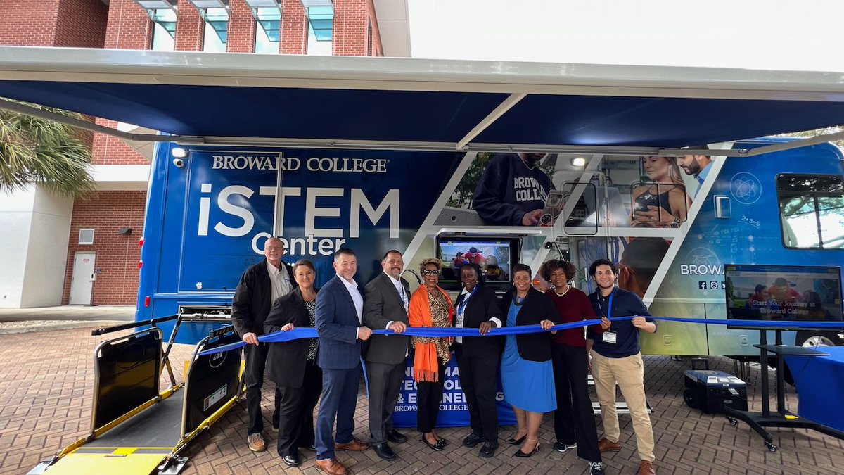 BrowardCollege's tweet photo. Broward College's iSTEM Center is bringing interactive STEM education tools to you! 💻 Explore cutting-edge tech, robotics, and more to ignite your passion for science and technology. Read all about it in the latest article from @TechHubFL: https://t.co/eSAiu78a1G https://t.co/3t2HfMHVrZ