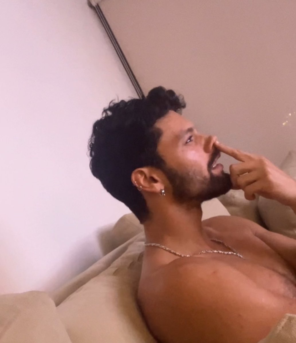 JaviBrito's tweet photo. Jhonatan reaccionando a su llanto en #TierraBrava #TierraBrava13 😂😂 amigo tqm!! https://t.co/2mQxaoU7mq