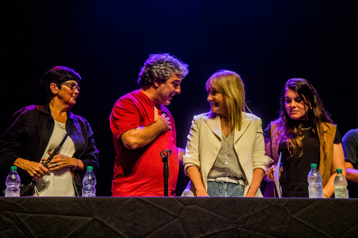 La pre-candidata a la presidencia de la República por el Frente Amplio, @CosseCarolina, intercambia con las federaciones de cooperativas de vivienda  con el fin de acordar puntos puntos programáticos.

Fotos: @tomasini_ph
Teatro el Galpón.
20240318

 #cooperativismoenmovimiento