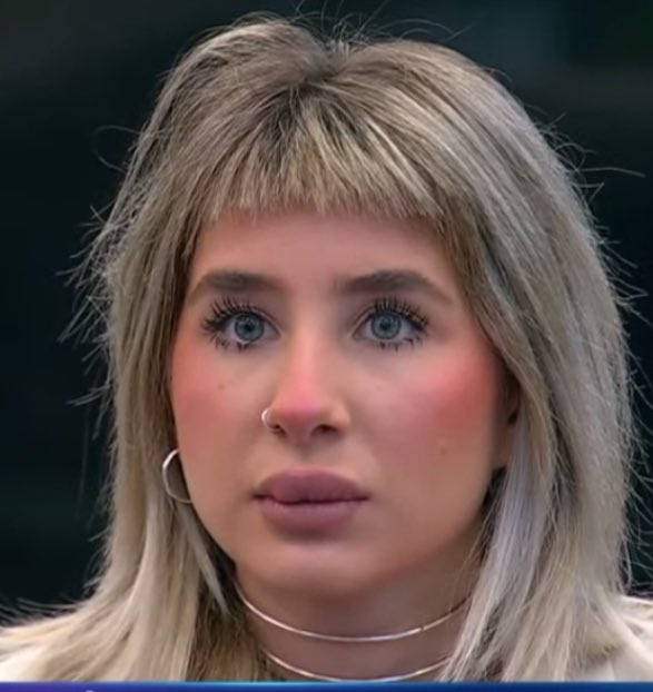 simonfacio1's tweet image. La muñeca pepona cuando la pones horizontal