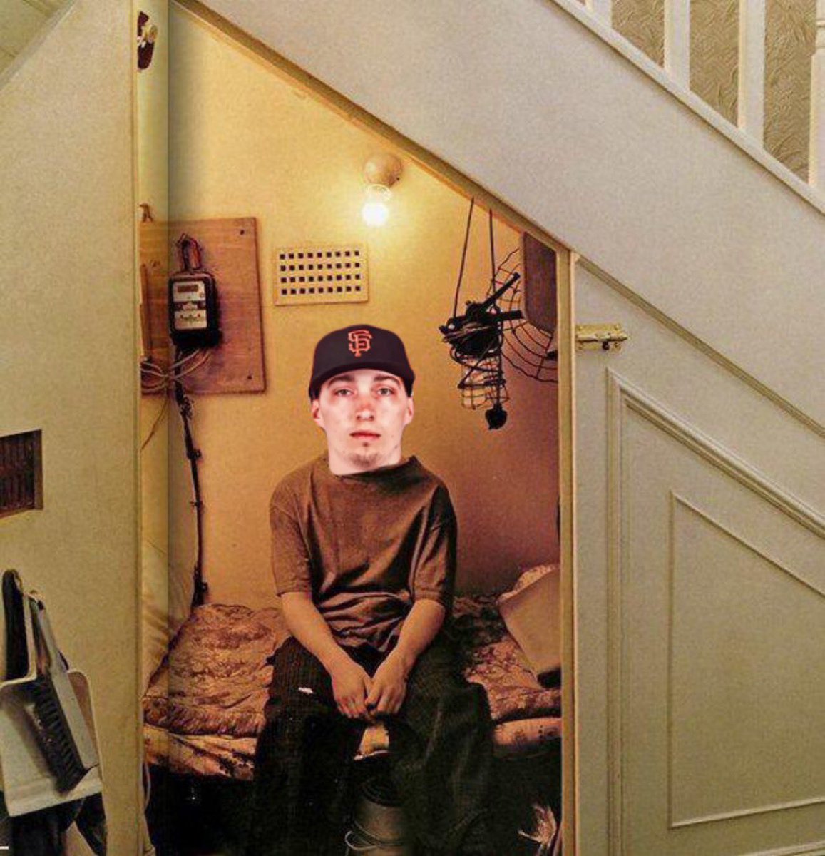 Thomas_Carrieri's tweet photo. Blake Snell living in his multi million dollar apartment in San Francisco. https://t.co/msUdhBNhE0