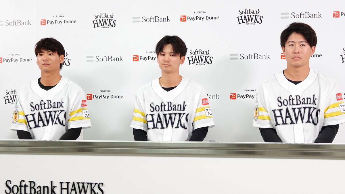 takafullc2's tweet photo. 会見が行われています。

#仲田慶介 #緒方理貢 #川村友斗 #sbhawks #鷹フル https://t.co/9VQRav7va8