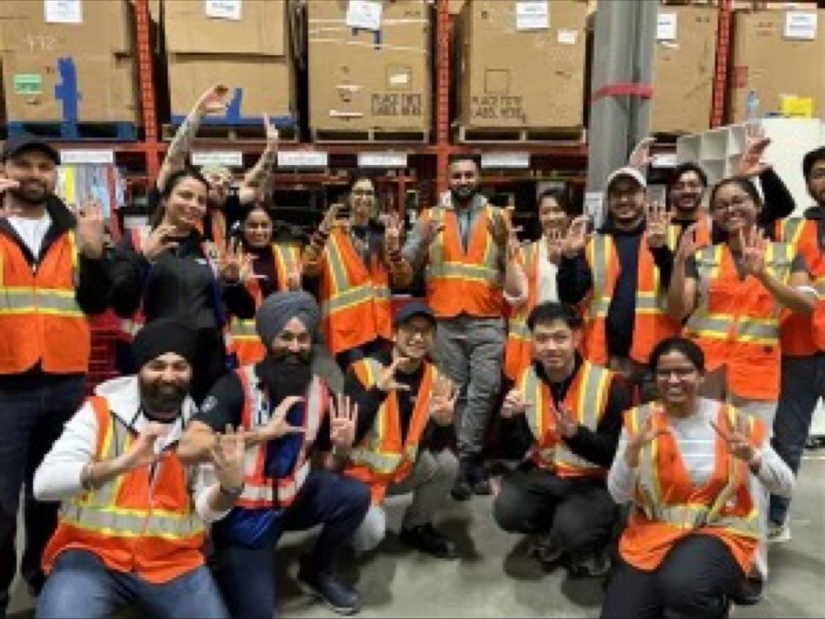 Thank you to the wonderful team at Amazon #Calgary for volunteering at our Donation Centre last week last week!

Is your corporate team looking to volunteer? We are now accepting group applications! head to 

winsyyc.ca/volunteer!

#yyc #WINSyyc #volunteeryyc