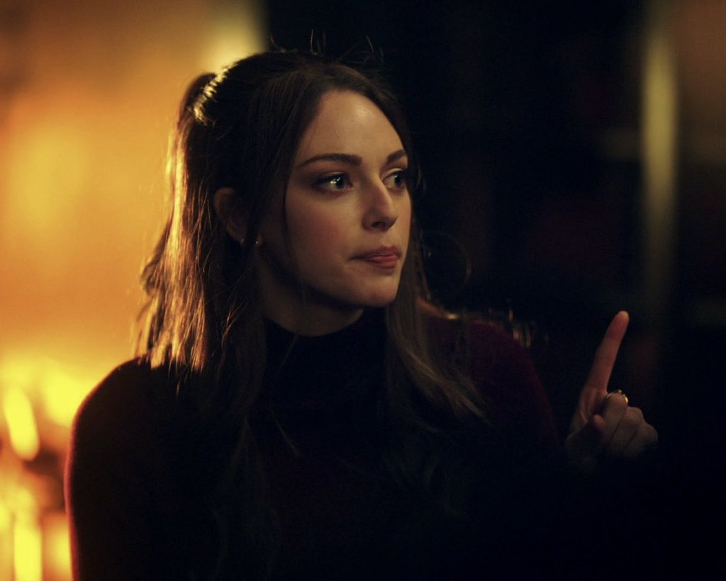 hybridsins's tweet photo. that she inherited from Klaus 😂 https://t.co/Glwo1KwDuH