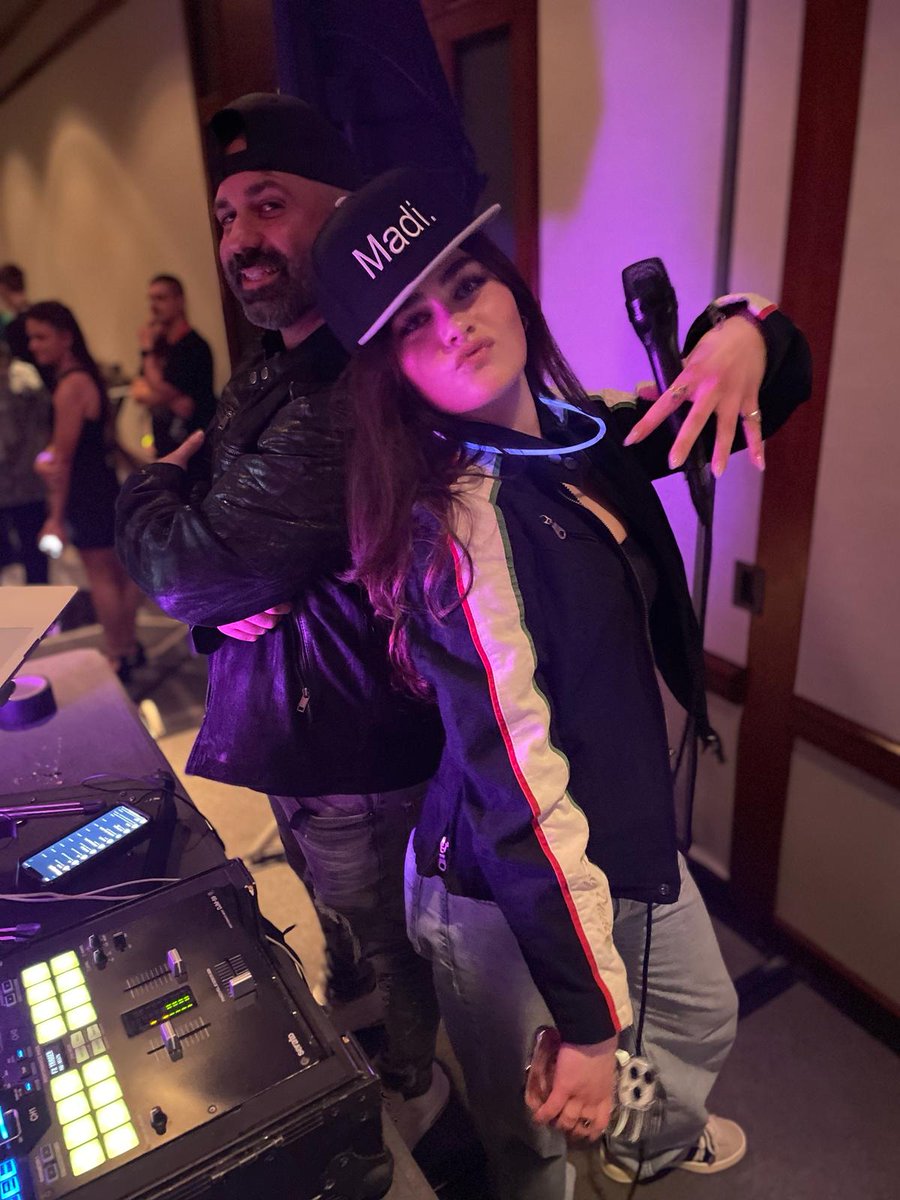 conageddon's tweet image. Thank you everyone for making #Con4 an absolutely phenomenal event! It would not be possible without each one of you, the fans, and your constant love and support of us, the cast, the show, and each other.  Everyone travel safe back home!

May We Meet Again