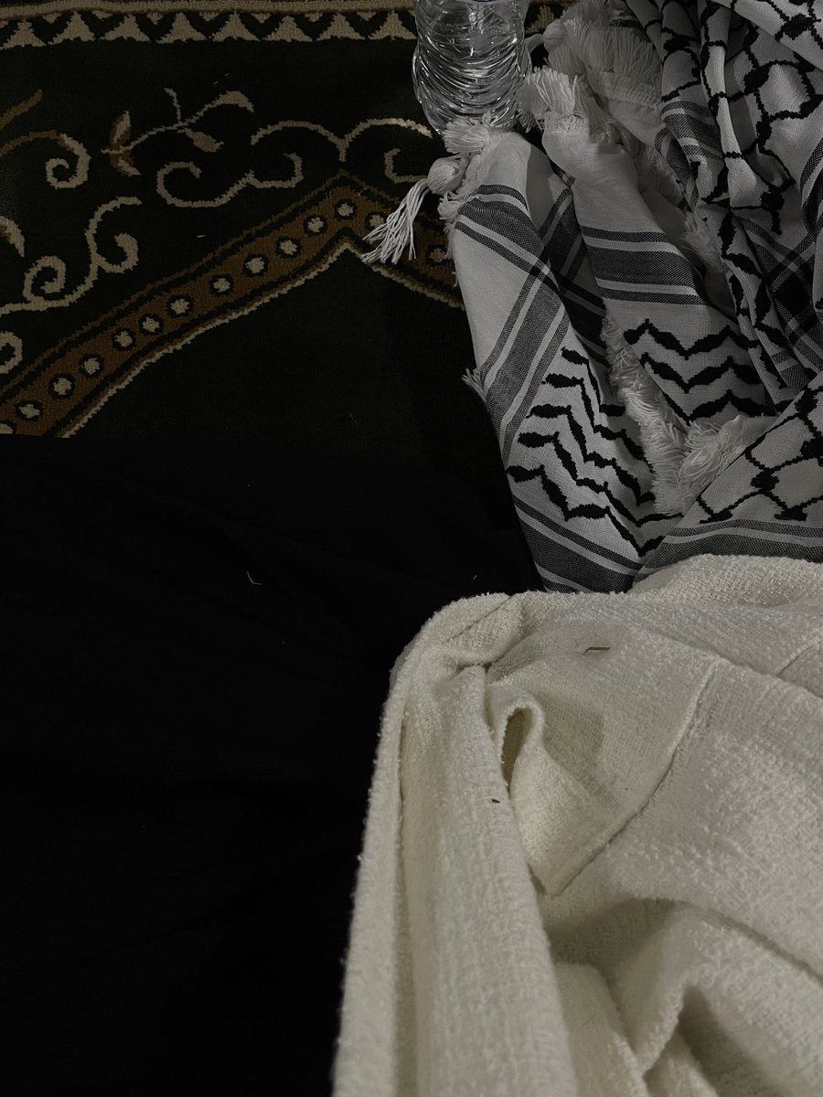 🤍 لا تنس ذكر الله 
Don’t forget the remembrance of Allah