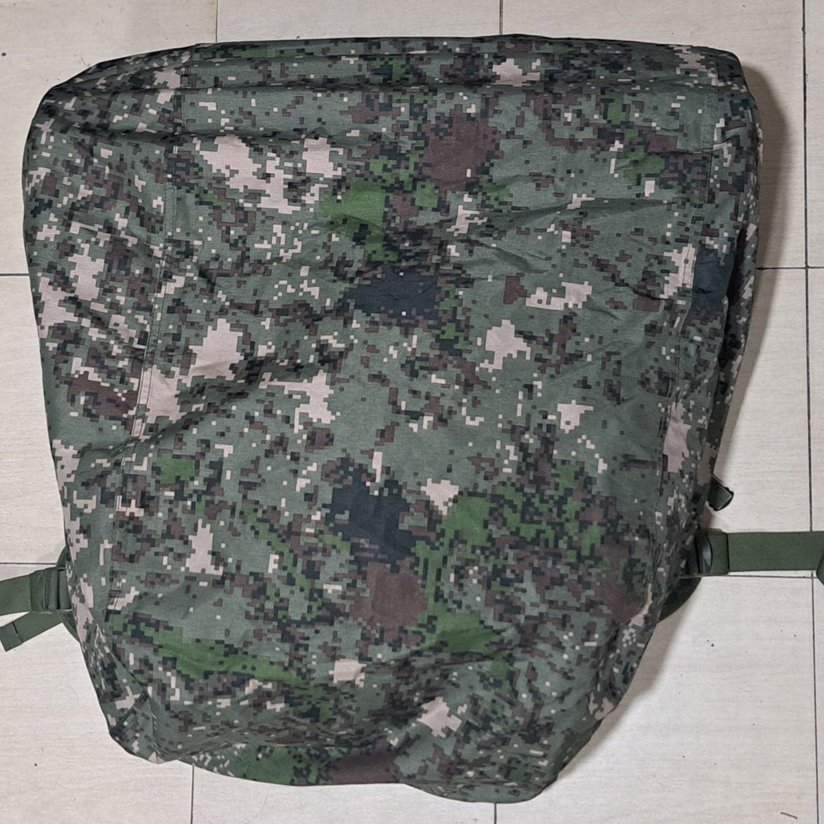 RW_X88's tweet photo. Rucksack rain cover  obtained! https://t.co/zXnCzvC7gi