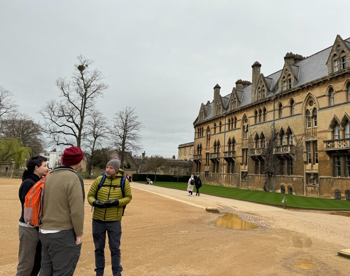 I met up with my dear friend Prof. Richard White @whitefishlab at Oxford University, UK. We were both in @leonard_zon lab training years ago and now we are both professors in major institutions, and involved with @DamonRunyon. Rich's side job is a tour guide.