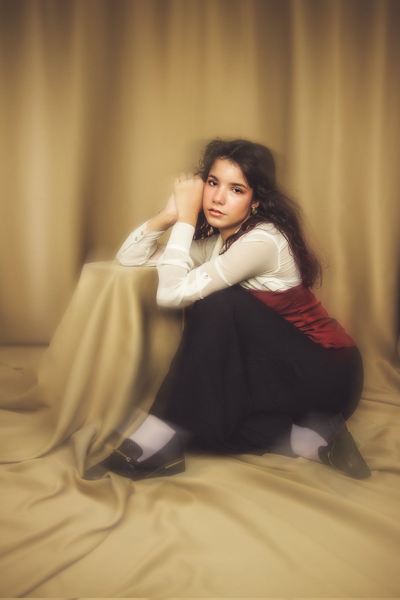 Precisava fazer umas fotos da minha namorada. Eu só tinha uma cortina na sala, um banco quebrado e um sonho...