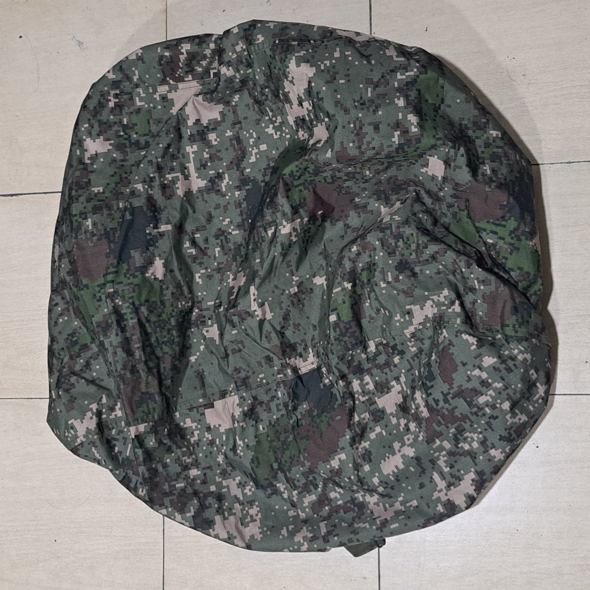 RW_X88's tweet photo. Rucksack rain cover  obtained! https://t.co/zXnCzvC7gi