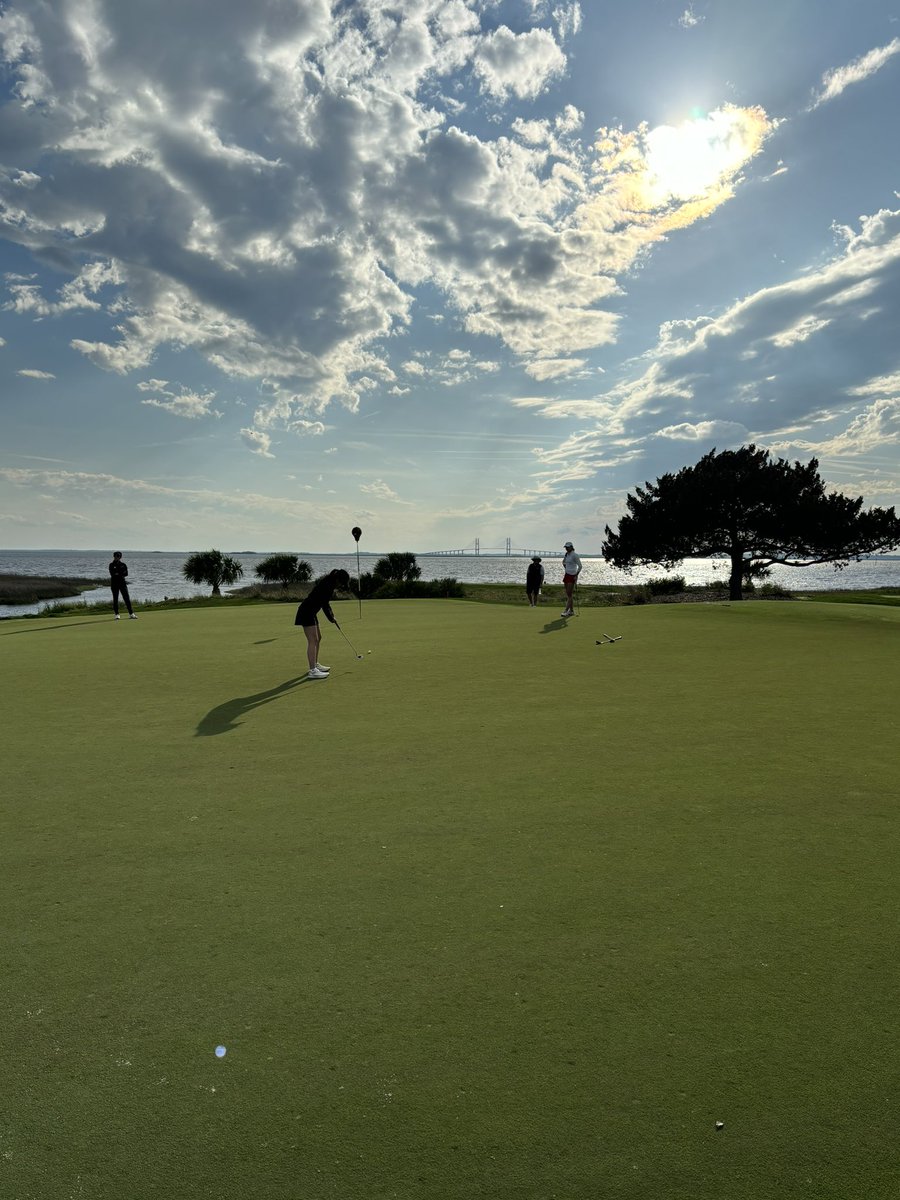 ephwomensgolf's tweet photo. A beautEphul day for a round by the Seaside

#GoEphs 💜💛 @ephsports https://t.co/sNmQpFaqll