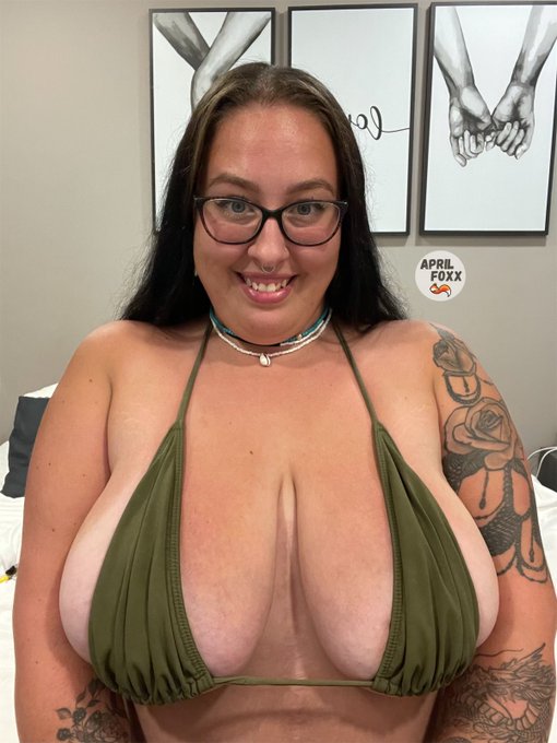 Do you think I need a bigger bikini? ? https://t.co/KsFwS6x01n
