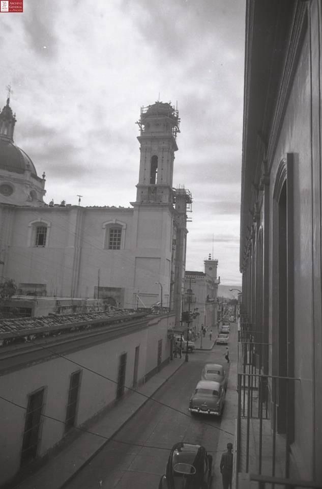 Colima_Antiguo's tweet photo. Una fotografía del centro de Colima ¿qué calle es?, ¿qué año?
...
#ColimaAntiguo #AGNMex https://t.co/dr0VgPF6B8